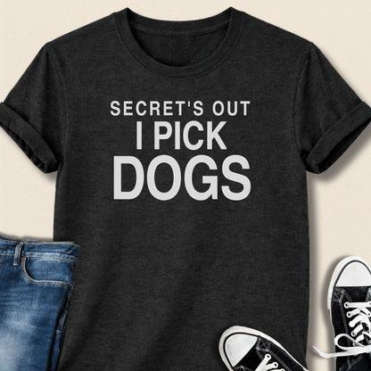 Secret's Out. I Pick Dogs. T-shirt - Zeke Squad